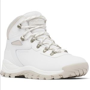 NWOT Columbia BOOTS WHITE 8.5 hiking boots brand new never worn outside